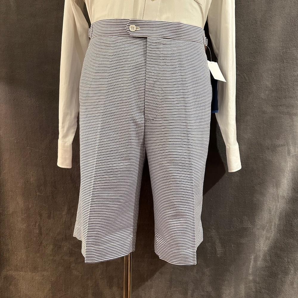 New Henry Jacobson, size 32, 100% cotton D-ring horizontal seersucker shorts